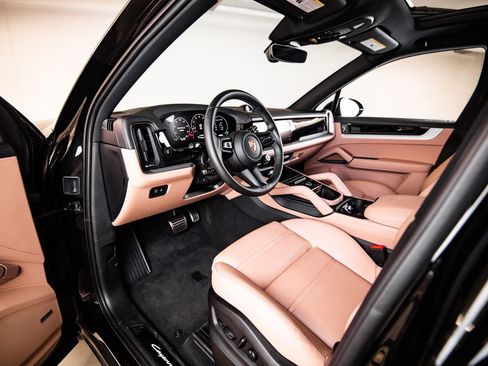 Certified 2026 Porsche Cayenne S AWD/4WD image 4