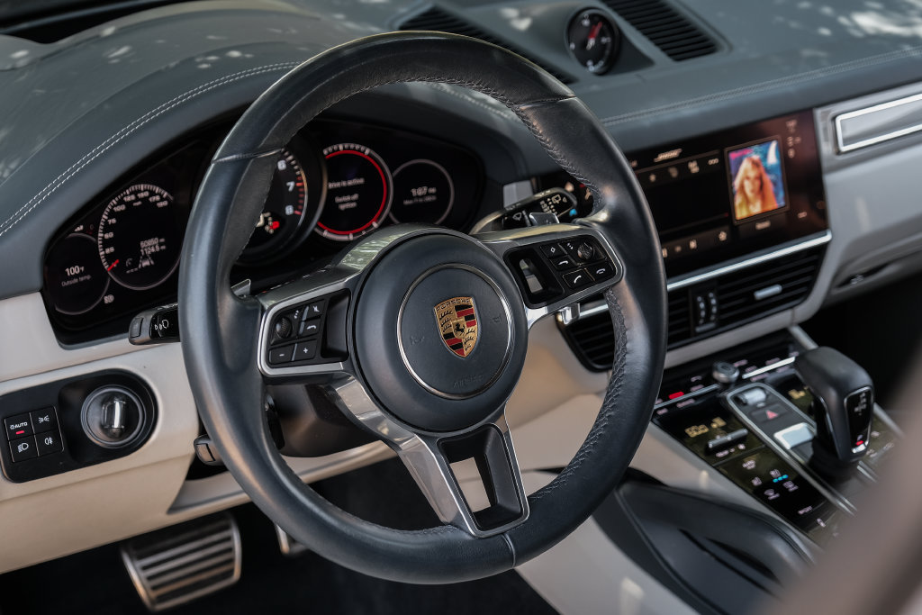 Used 2023 Porsche Cayenne S Platinum AWD/4WD image 4