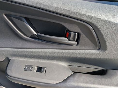 Used 2025 Toyota Prius LE image 30