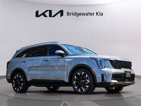 Certified 2025 Kia Sorento EX FWD image 2