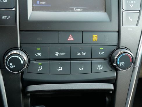 Used 2015 Toyota Camry LE FWD image 17