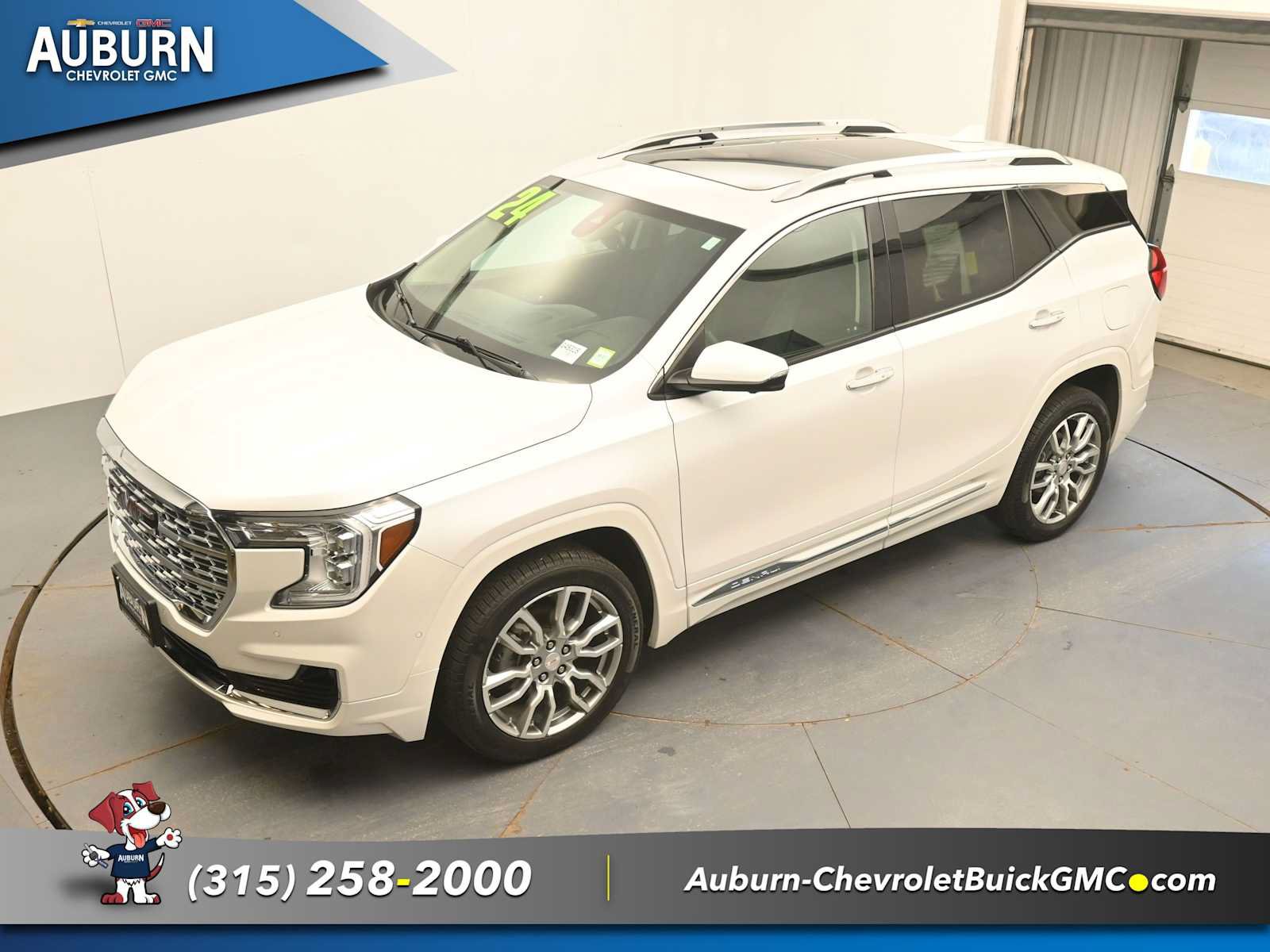 Used 2024 GMC Terrain Denali w/ Denali Premium Package AWD/4WD image 30