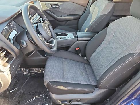 Used 2023 Nissan Rogue SV image 16