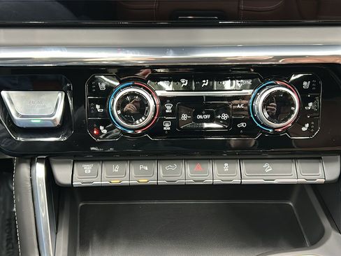 Used 2026 GMC Sierra 2500 Denali Ultimate w/ Max Trailering Package image 25