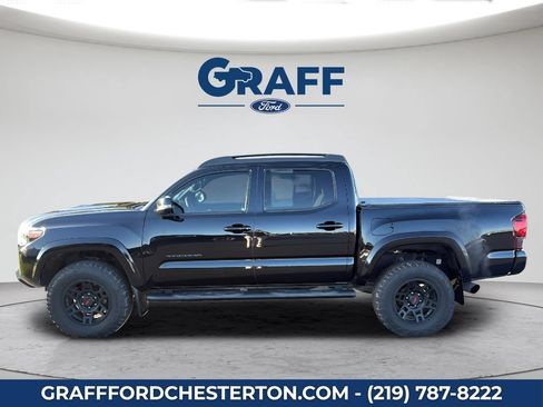 Used 2019 Toyota Tacoma TRD Sport AWD/4WD image 11