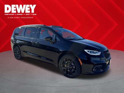 New 2026 Chrysler Pacifica Limited w/ S Appearance Package