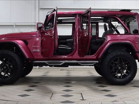 Used 2024 Jeep Wrangler Sahara w/ Technology Group image 10