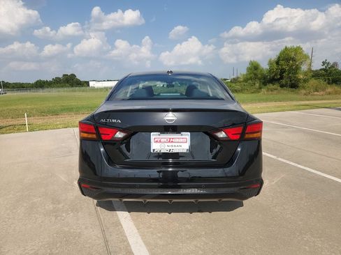 Used 2025 Nissan Altima 2.5 SV FWD image 6