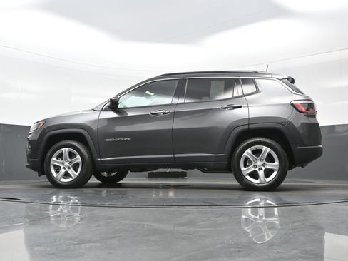 Used 2023 Jeep Compass Latitude w/ Convenience Group AWD/4WD image 30