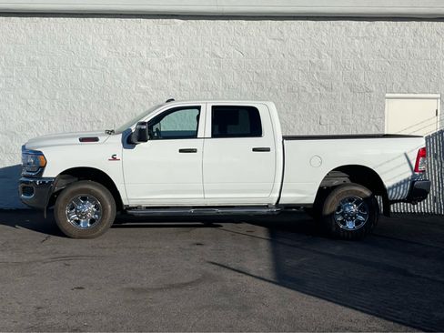 Used 2024 RAM 2500 Tradesman w/ Chrome Appearance Group image 4