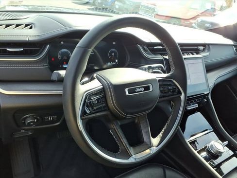 Used 2023 Jeep Grand Cherokee Overland image 8