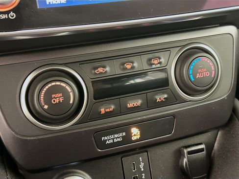 Used 2023 Nissan Leaf S image 23