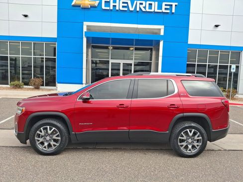 Used 2023 GMC Acadia SLT AWD/4WD image 2