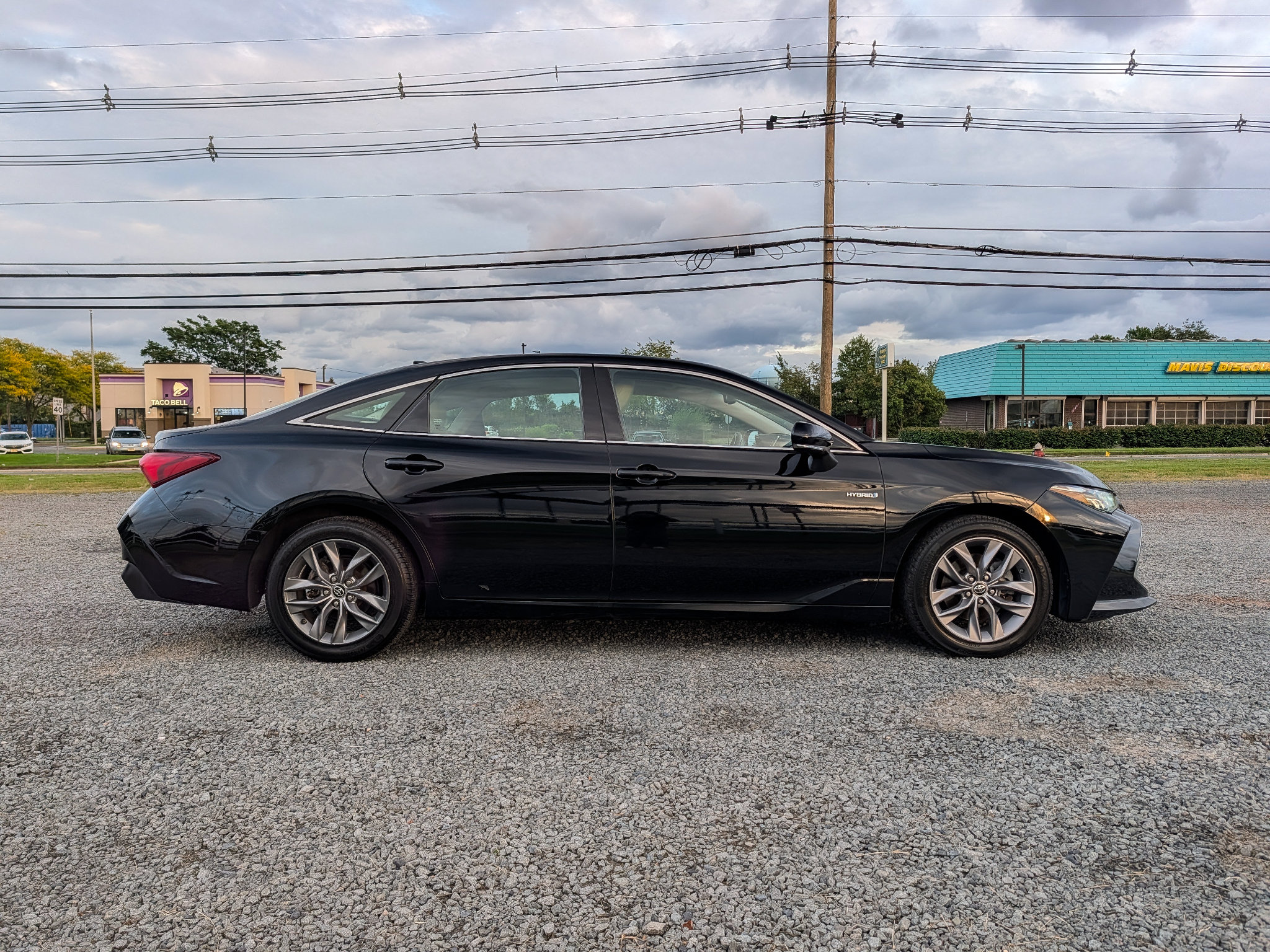 Used 2019 Toyota Avalon XLE w/ Moonroof Package FWD image 4