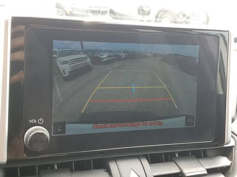 Used 2025 Toyota RAV4 XLE AWD/4WD image 17