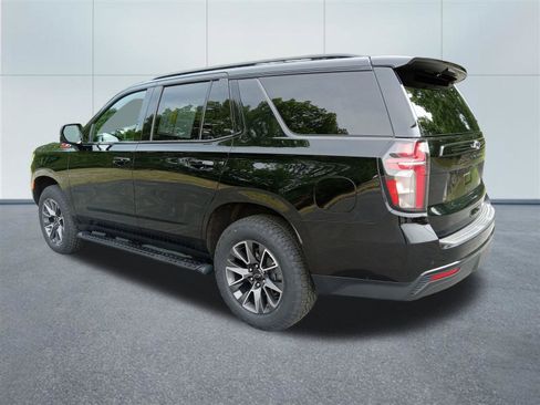 Used 2024 Chevrolet Tahoe Z71 w/ Luxury Package AWD/4WD image 3