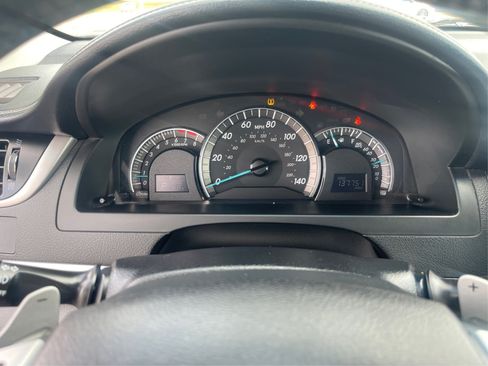 Used 2014 Toyota Camry SE w/ Leather Package FWD image 17