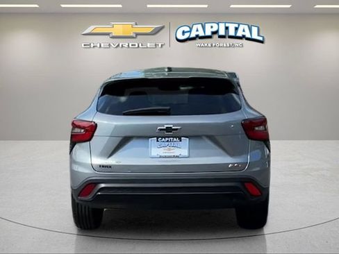 Used 2024 Chevrolet Trax RS w/ Driver Confidence Package FWD image 5