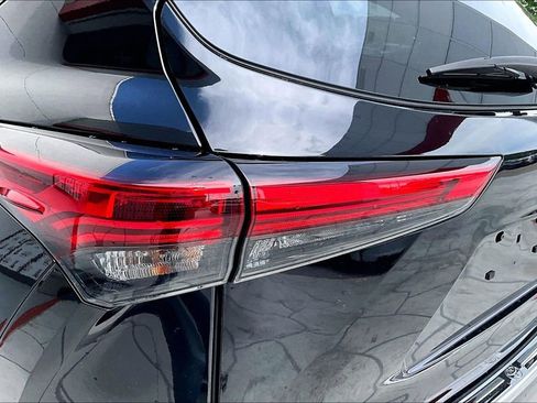 Used 2023 Toyota Highlander Platinum FWD image 22
