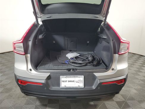 Certified 2024 Volvo C40 P8 Recharge Ultimate w/ Protection Package Premier RWD image 9