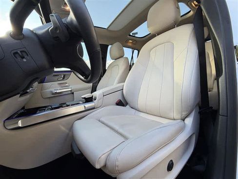 Used 2023 Mercedes-Benz EQB 300 4MATIC image 7