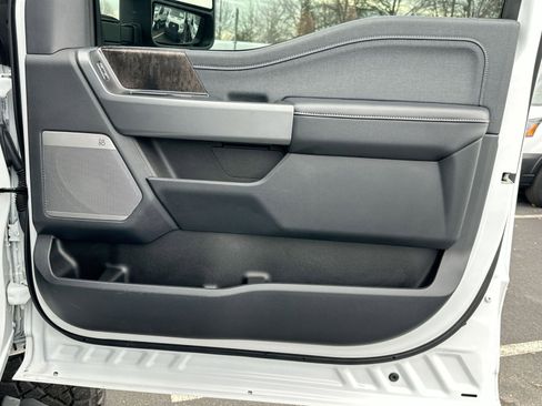 Used 2024 Ford F250 Lariat w/ Black Appearance Package image 37