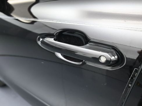 Used 2021 Toyota Highlander XLE image 32