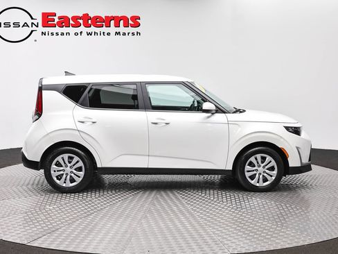 Used 2023 Kia Soul LX FWD image 4