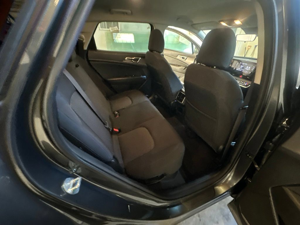 Used 2023 Kia Sportage LX AWD/4WD image 30