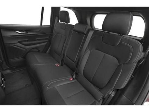 Used 2025 Jeep Grand Cherokee Limited w/ Luxury Tech Group II RWD image 13
