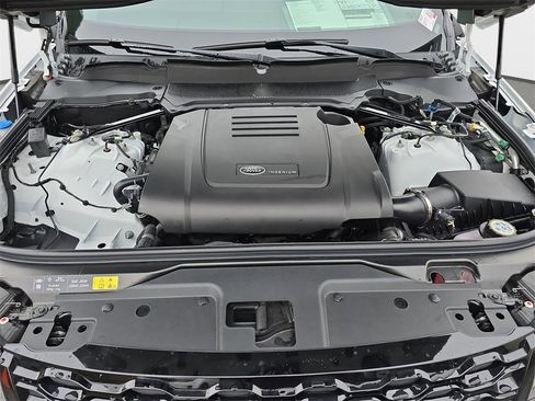 New 2025 Land Rover Discovery Dynamic SE image 33