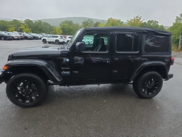 Certified 2024 Jeep Wrangler Unlimited Sahara w/ Technology Group AWD/4WD image 3