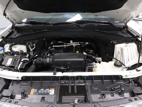 Used 2023 Ford Explorer XLT w/ Equipment Group 202A AWD/4WD image 14