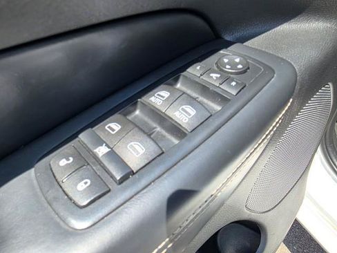 Used 2016 Jeep Grand Cherokee Overland AWD/4WD image 11