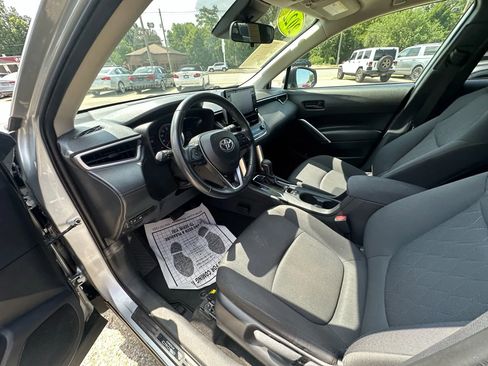 Used 2022 Toyota Corolla Cross LE image 20