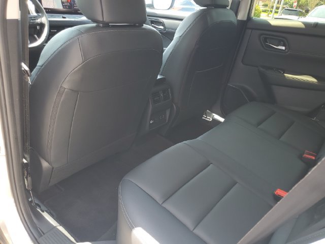Certified 2025 Nissan Rogue SL w/ SL Premium Package FWD image 33