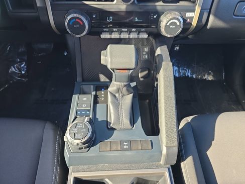 Certified 2025 Toyota Tacoma TRD Off-Road AWD/4WD image 17