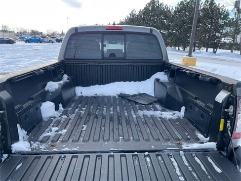 Used 2012 Toyota Tacoma w/ SR5 Pkg image 17