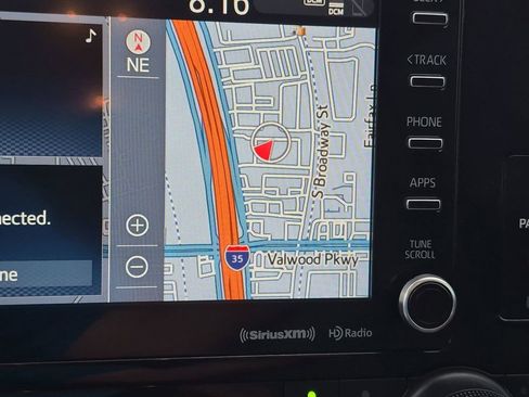 Used 2021 Toyota Highlander XLE image 17