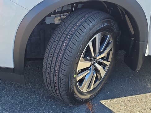 New 2025 Nissan Pathfinder SL image 33