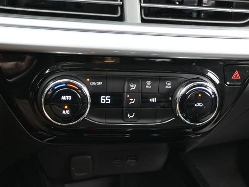 Used 2024 Chevrolet Trax LT FWD image 19