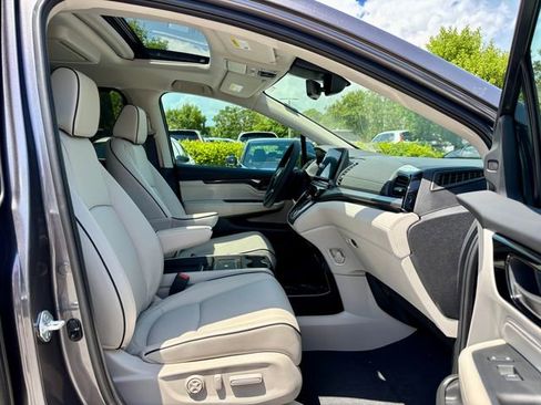 New 2026 Honda Odyssey Touring image 13