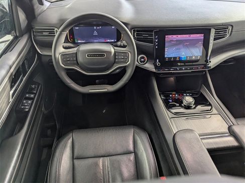 Used 2024 Jeep Wagoneer Series II image 13