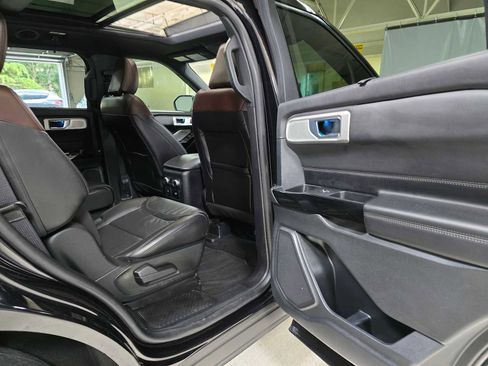 Used 2021 Ford Explorer Platinum w/ Equipment Group 601A image 15