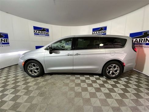 Used 2024 Chrysler Pacifica Limited image 13