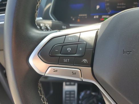 Used 2023 Volkswagen Tiguan SE R-Line FWD image 29
