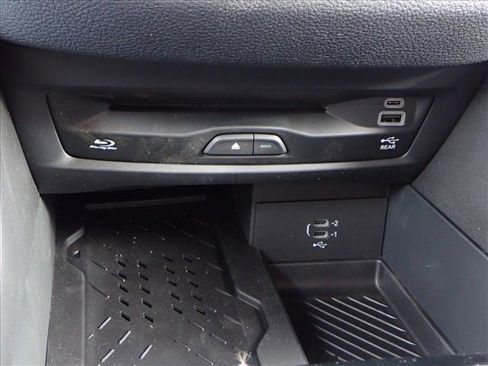 New 2026 Chrysler Pacifica Limited w/ Uconnect Theater Family Group image 26