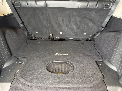 Used 2015 Jeep Wrangler Unlimited Rubicon AWD/4WD image 22