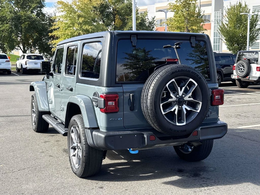 Used 2024 Jeep Wrangler Unlimited w/ Convenience Group AWD/4WD image 5