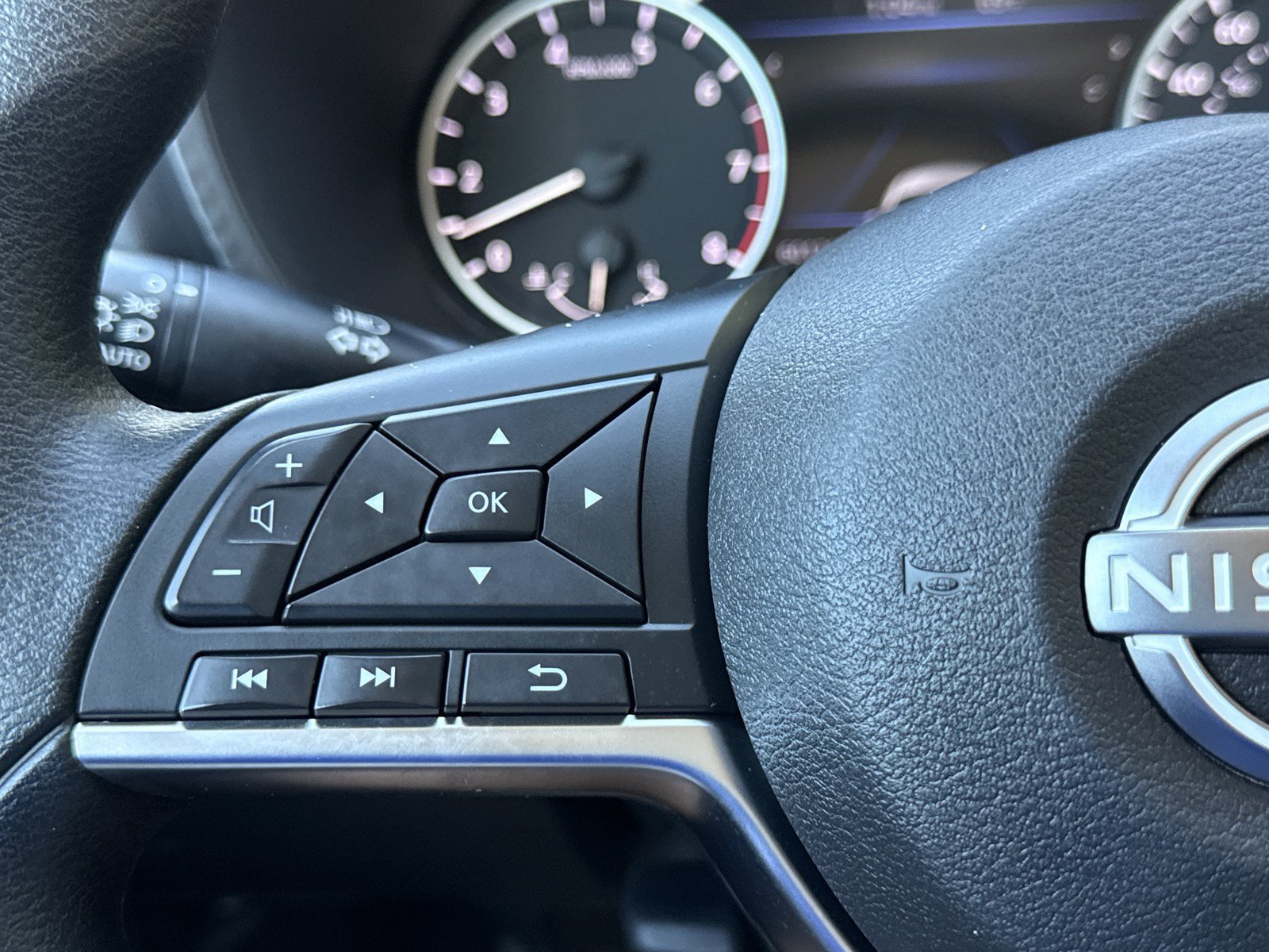 Used 2024 Nissan Sentra SV FWD image 20